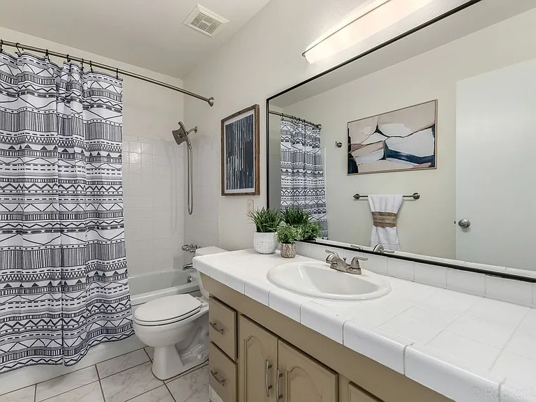 8241 N Central Ave #5 — Photo 4
