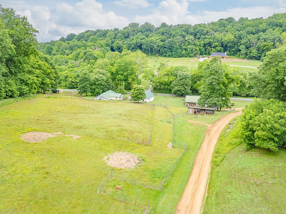 22nd image of 2650 Haywood Hollow Rd