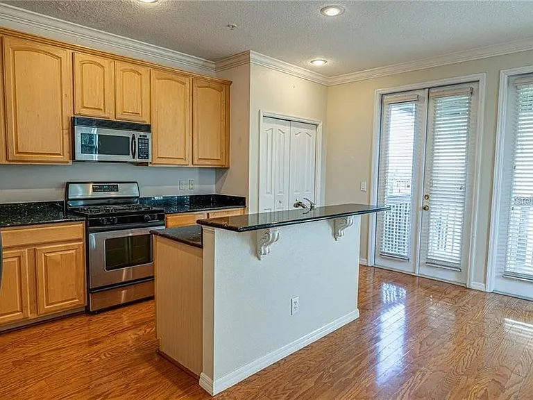 3043 Pointeview Dr — Photo 6