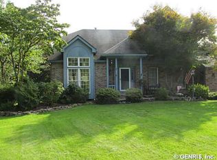 17 Walnut Hill Dr, Spencerport, NY 14559