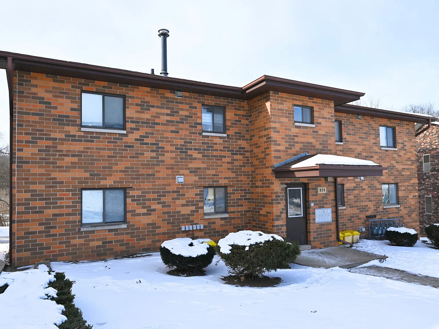 2 Bed / 1 Bath Apartment at Hawkeye Apartments — Photo 1