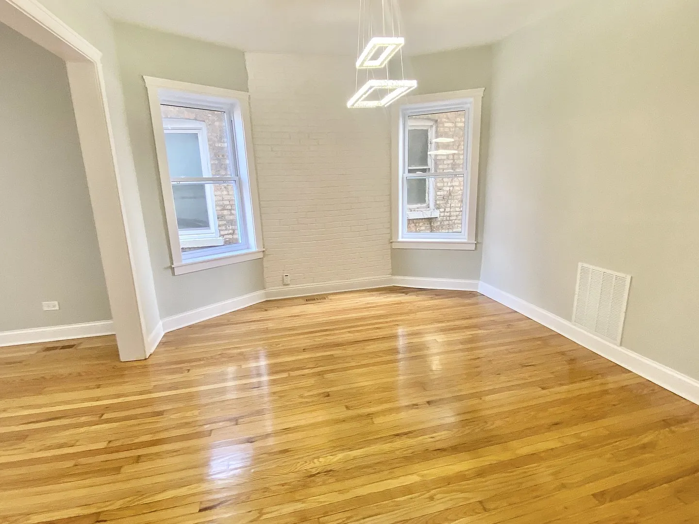 2 bed, 950 sqft, $2,000 — Photo 3