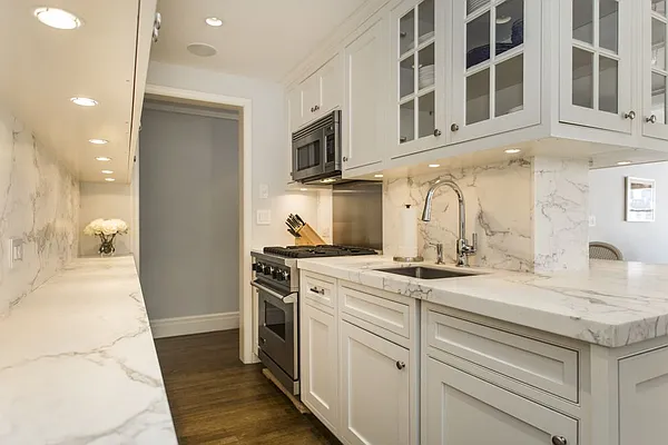 Sold by Dixon Advisory USA Inc. | media 7