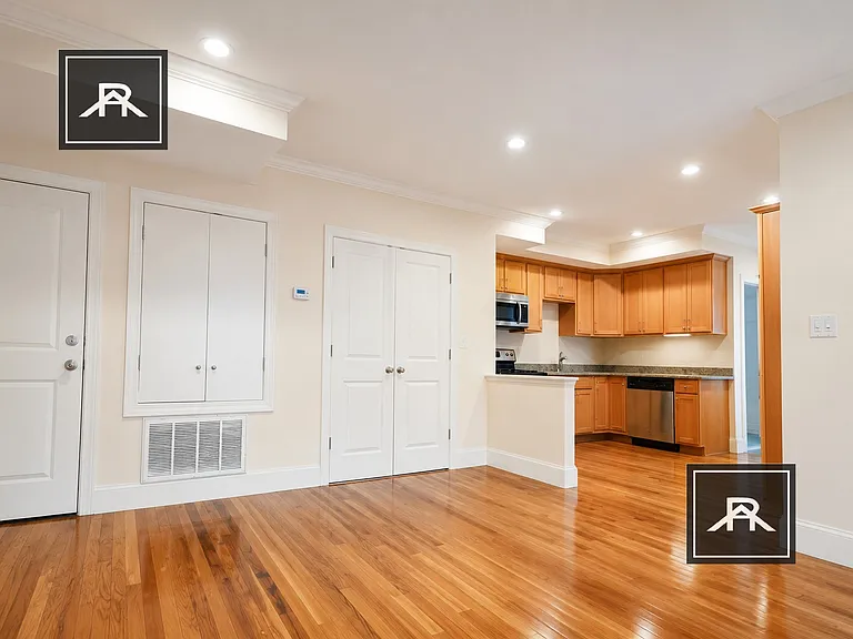 25 Lothrop St #2 — Photo 4