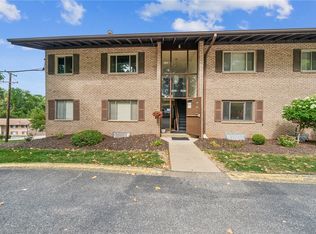 4062 Sanlin Dr, Coraopolis, PA 15108