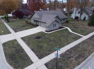 6769 Grenville Rd, Temperance, MI 48182