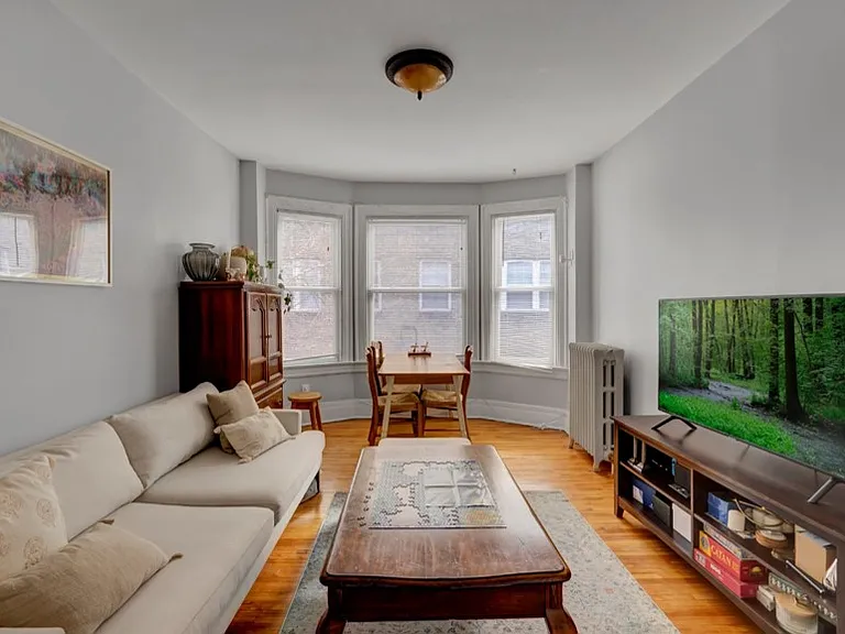 2208 Girard Ave S #2 — Photo 2