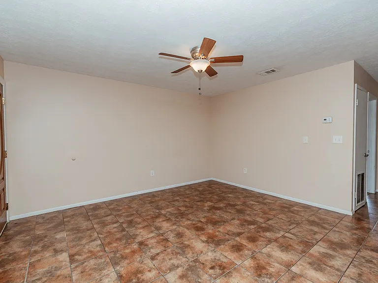 719 S Berthe Ave #8 — Photo 2
