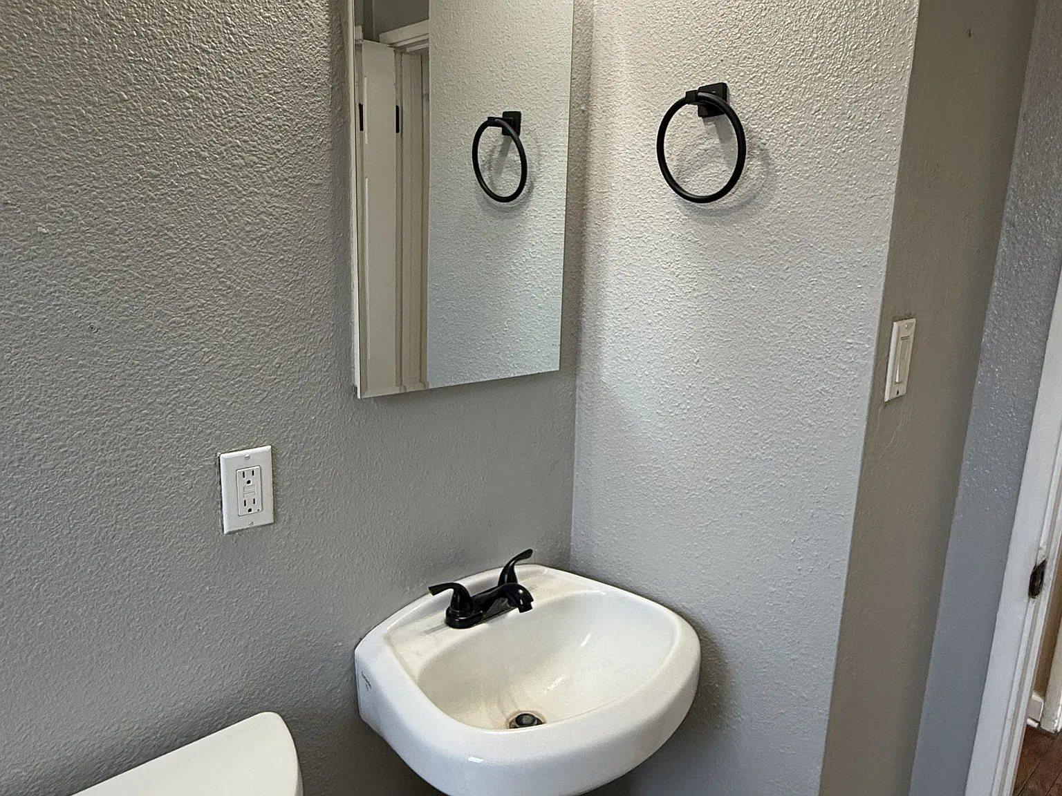 3 bed, 925 sqft, $2,300 — Photo 4