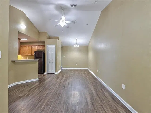 3 bed, 1173 sqft, $1,750 — Photo 3