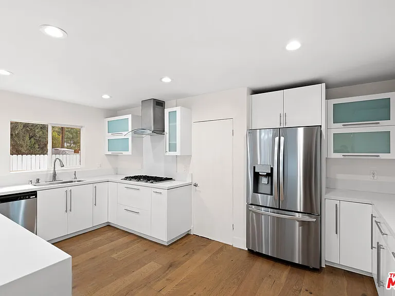 21817 Providencia St — Photo 2