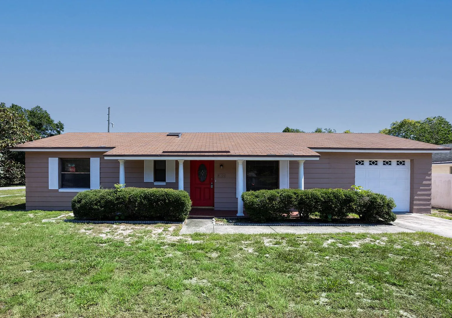 3/1.5/1 Home with HUGE fenced yard! — Photo 1
