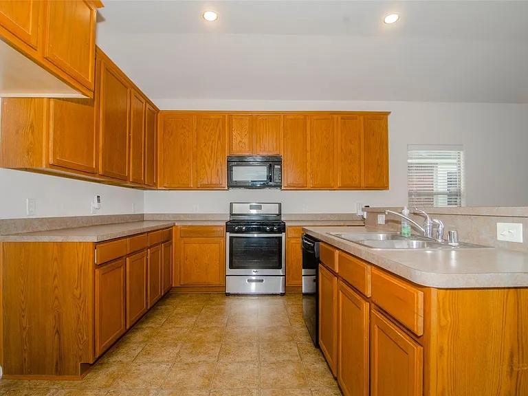 18314 Fairwood Meadow Ct — Photo 6