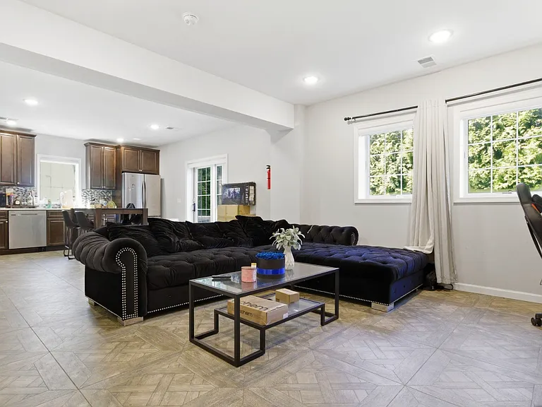431 Forest St — Photo 7