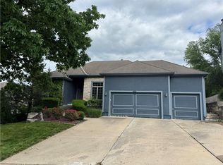 6013 Cottonwood St, Shawnee, KS 66216