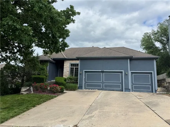 6013 Cottonwood St, Shawnee, KS 66216