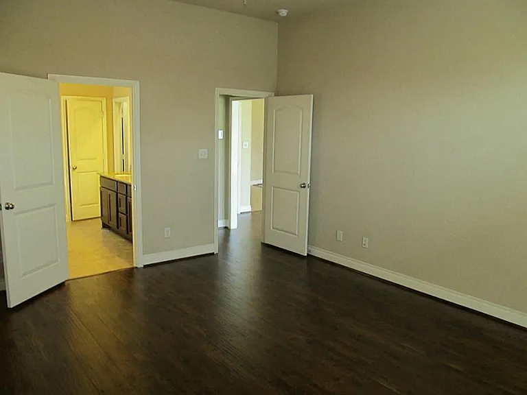 14104 Green Thicket Dr — Photo 10