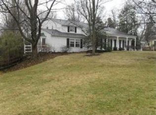 687 N Meadowcrest Cir, Cincinnati, OH 45231