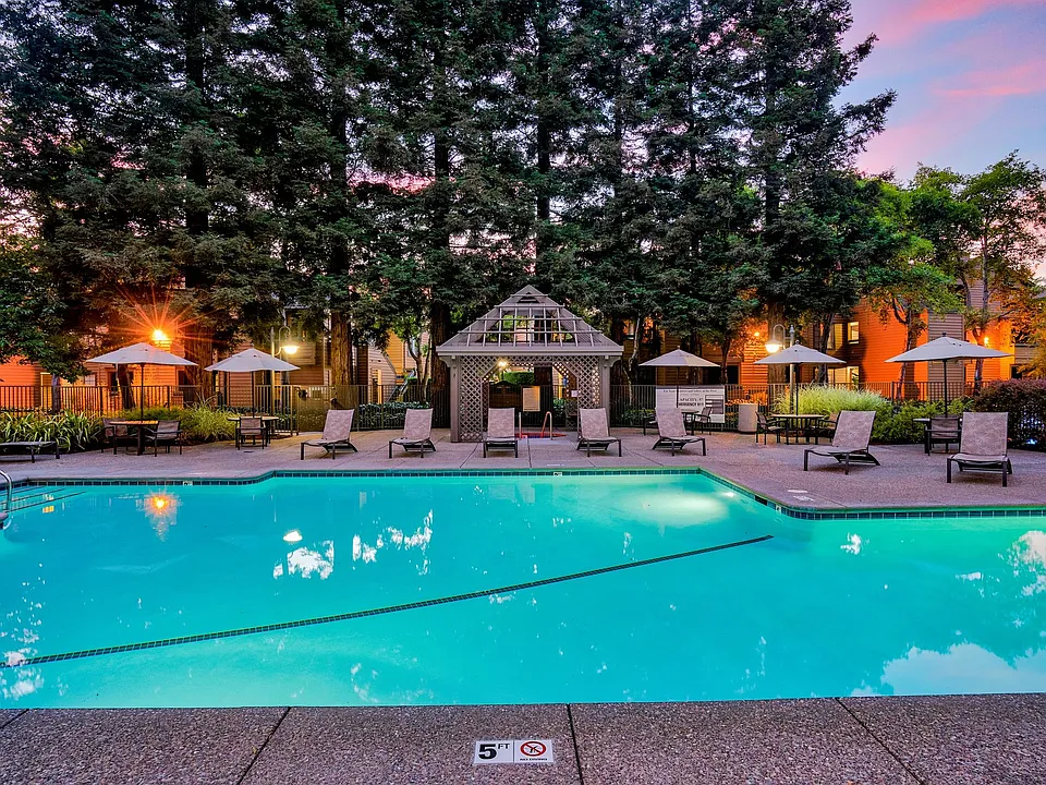 Shadow Creek Apartments