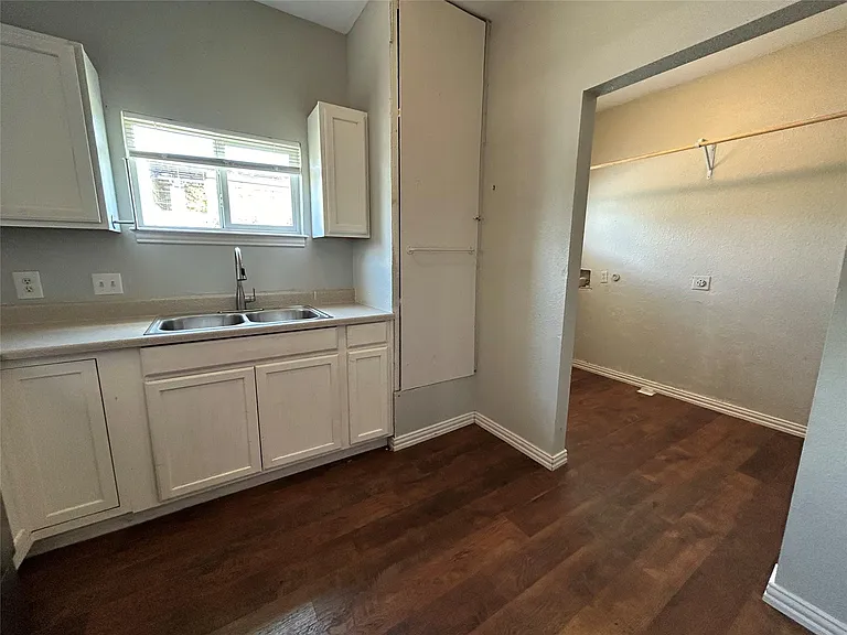400 Symes St #B — Photo 15