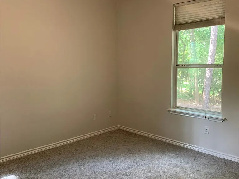 11 Lords Cir — Photo 9