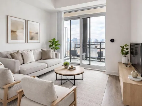 180 Front St E #4302, Toronto, ON M5A 4N3