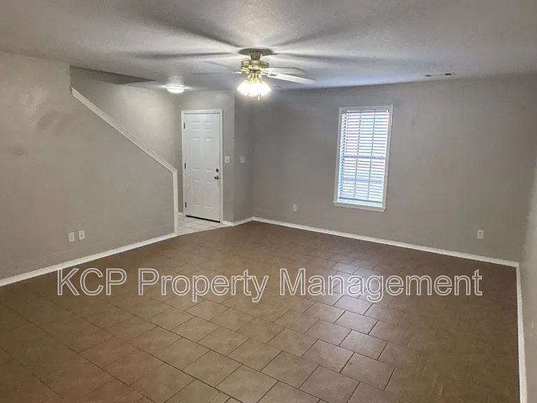 1115 Farley Cir #B — Photo 6