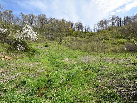 2nd image of 762 Carver Cove Rd