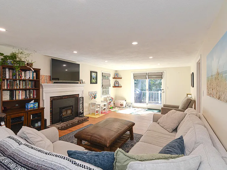 8 Donald Rd — Photo 7