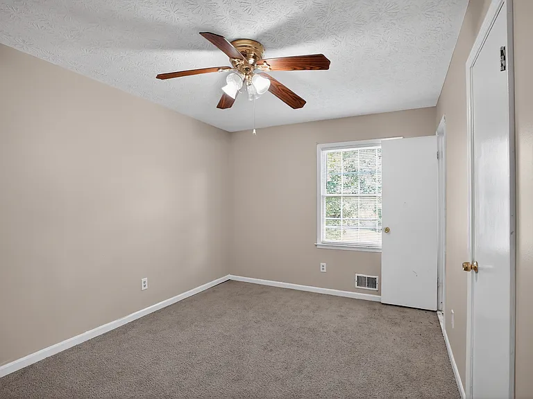 2501 Hartford Dr — Photo 13