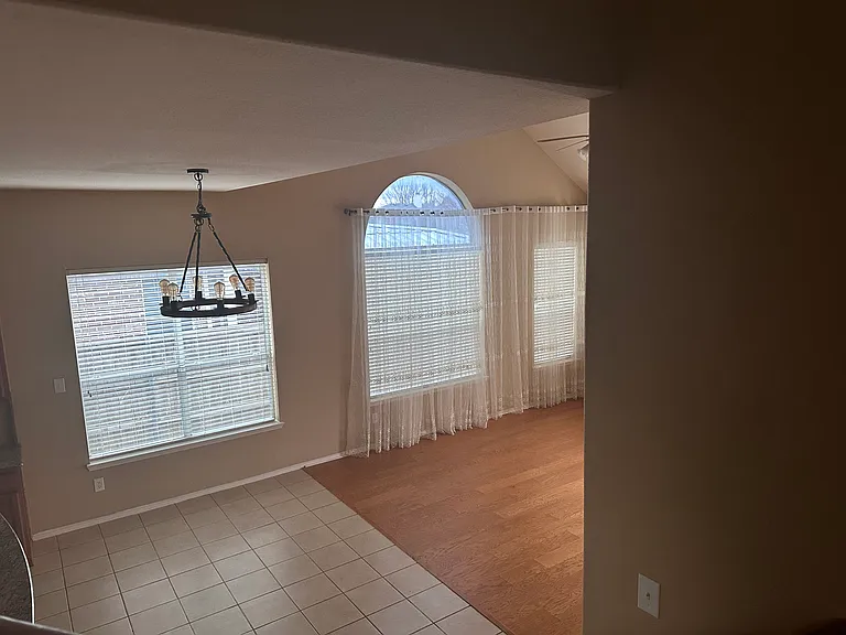 11490 La Grange Dr — Photo 3