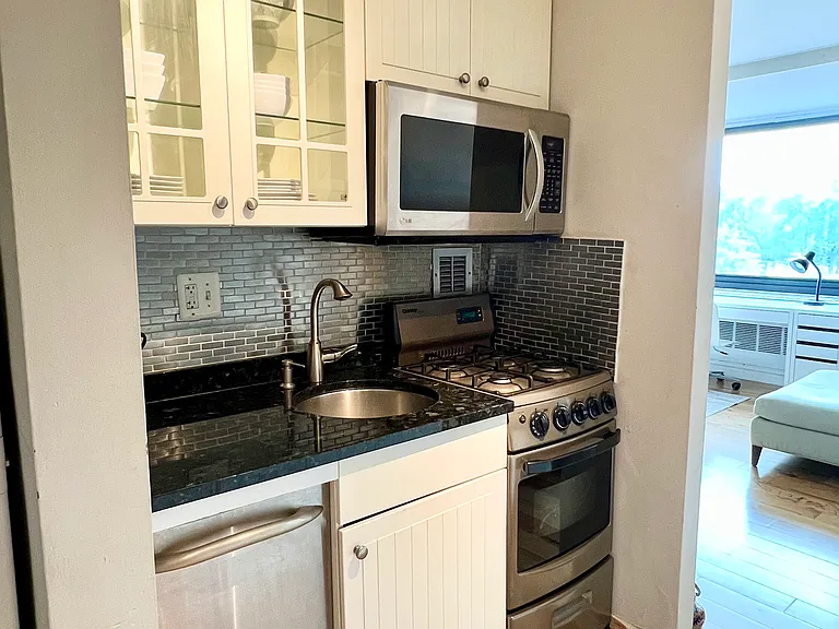 1011 Arlington Blvd #535 — Photo 6