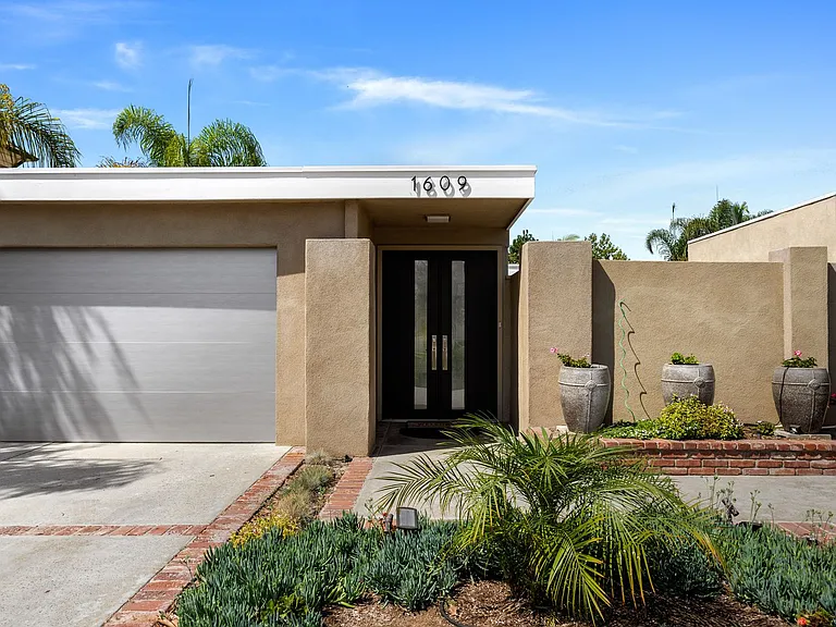1609 Anita Ln — Photo 29