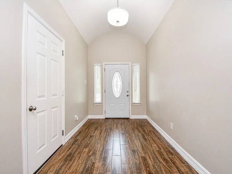 927 Grand Junction Dr — Photo 3