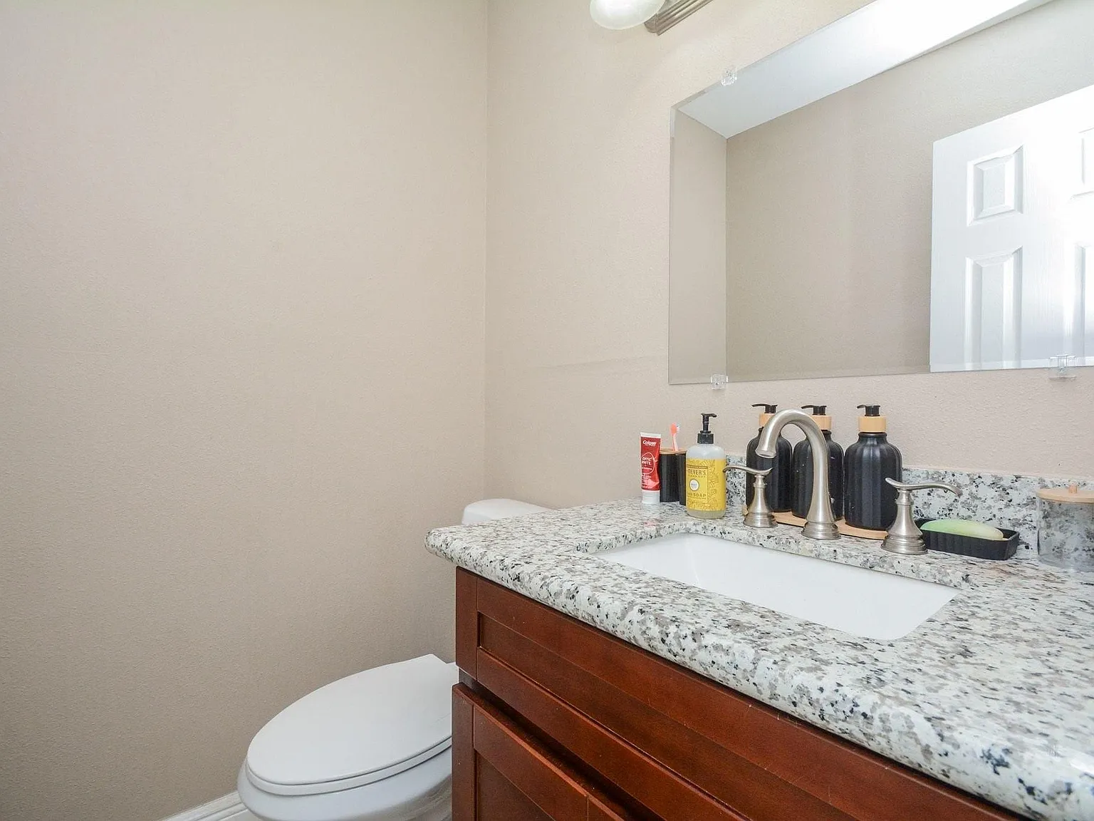 5 bed, 3.5 bath, 2656 sqft, $3,000 — Photo 3