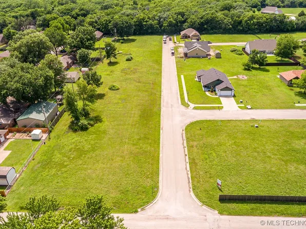 703 Sooner Pl, Dewey, OK 74029