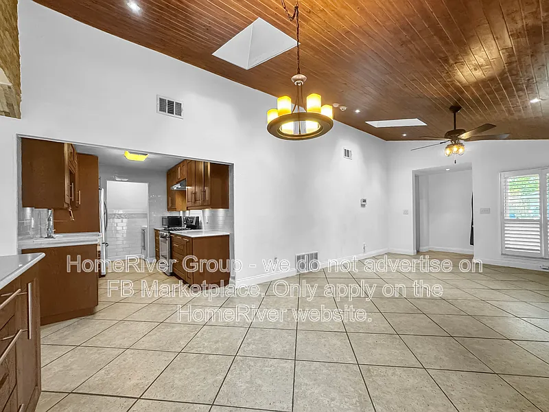 2 bed, 1.0 bath, 957 sqft, $1,450 — Photo 3