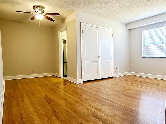 5th image of 4440 Roanoke Pkwy APT 102