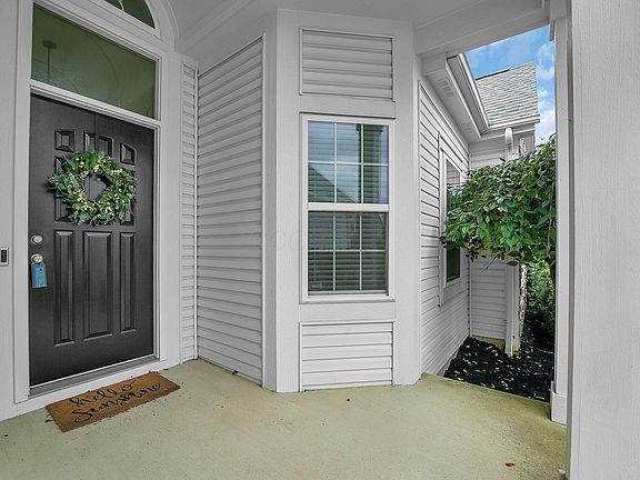 3rd image of 2484 Alisons St