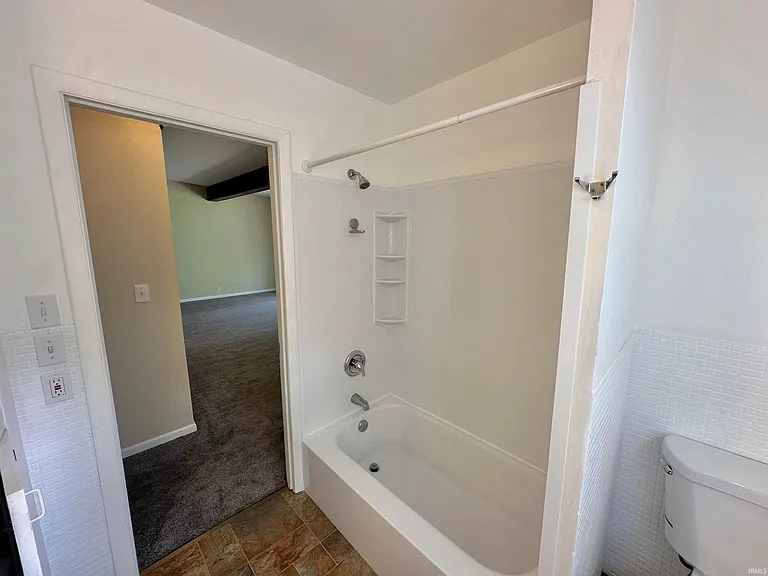 1119 SE Riverside Dr #H — Photo 8