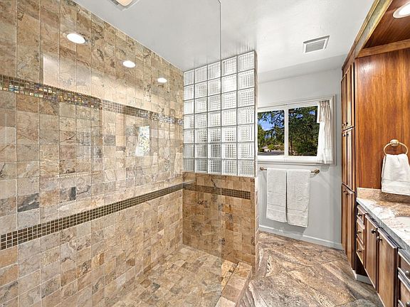 5th image of 958 Wellesley Ave