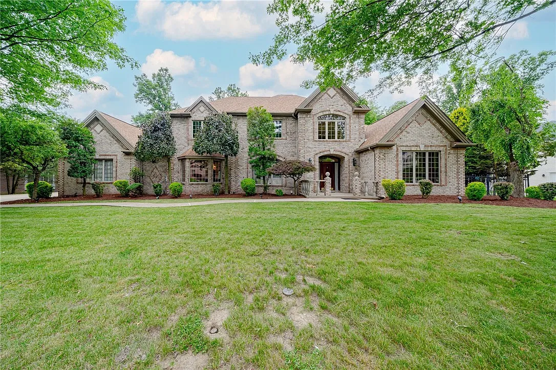 140 Mount Vernon Dr photo 1
