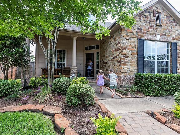 Completed in 2007 and offering tons of upgrades, this 1-story Plantation built home is a rare find in Gleannloch Farms.
