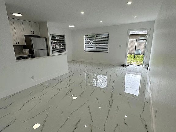 4th image of 1470 NW 22nd Ct #3