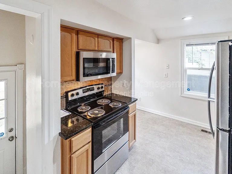 908 E Longfellow Ave — Photo 3