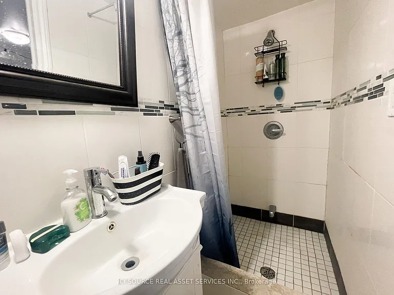 167 Markham St #2 — Photo 14