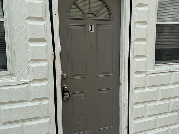 2nd image of 213 Sumner Ave #5