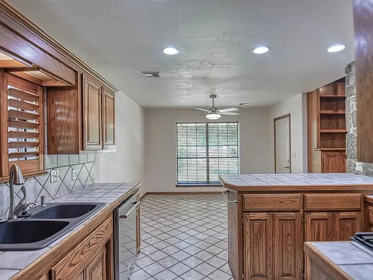 3609 Hampton Ct — Photo 32