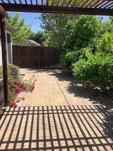 2604 Bishop Way Photo 1