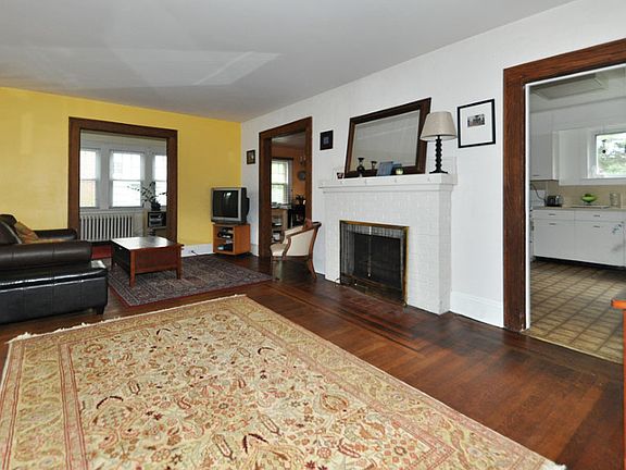 3rd image of 860 Williams Ave